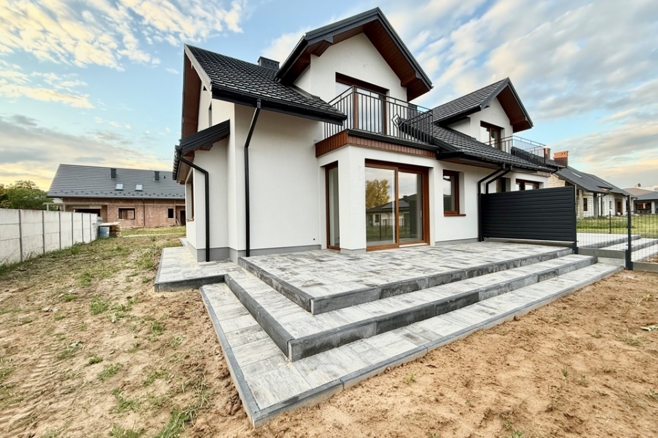 Bliźniak 5 pokoi|st.deweloperski| działka 500 m2