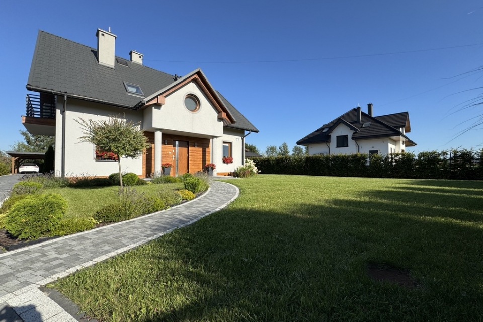 Dom wolnostojący, działka 9ar, Klęczany