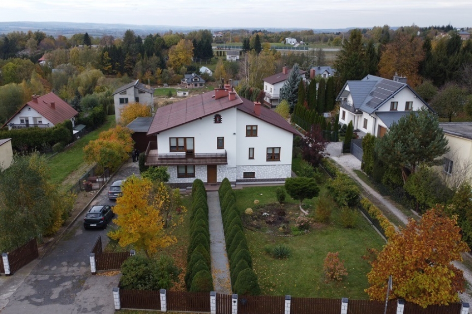 Dom wolnostojący z warsztatem/garażem, dz. 18arów