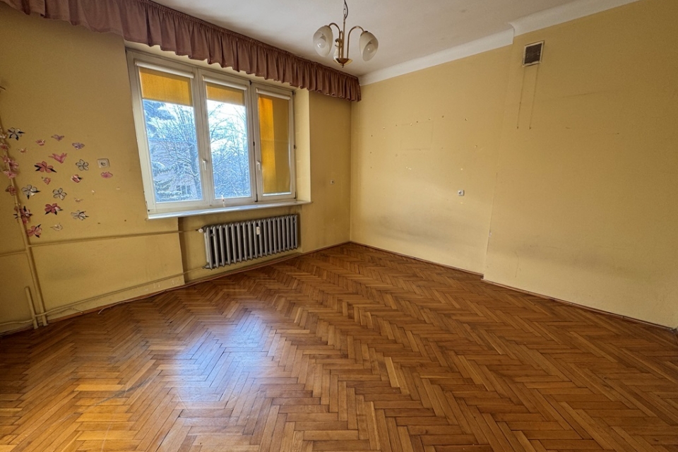 Przestronne, wysokie sufity, piwnica, strych