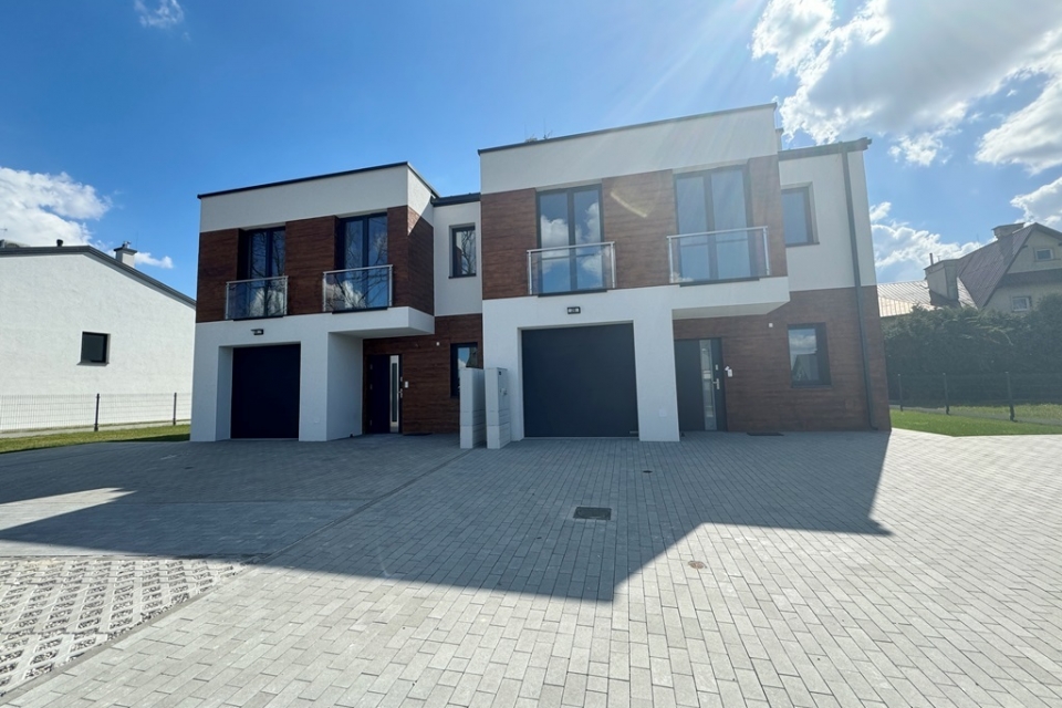 Dom w zabudowie bliźniaczej|garaż|5 pokoi