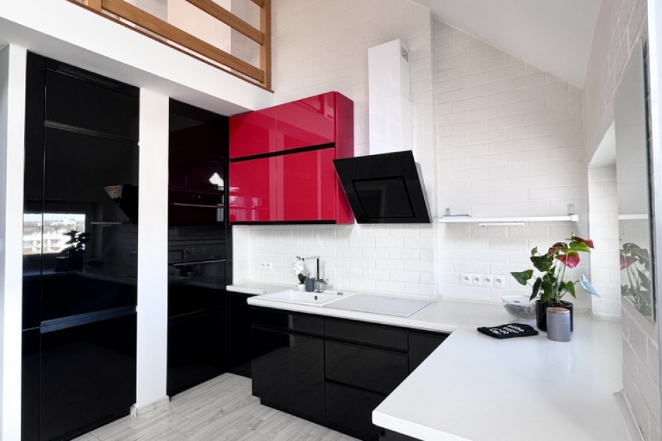 4 pok., balkon, antresola, klima, wyposażone