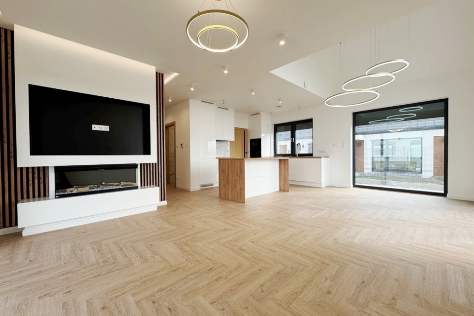 Nowoczesny dom jednorodzinny w pełni wykończony