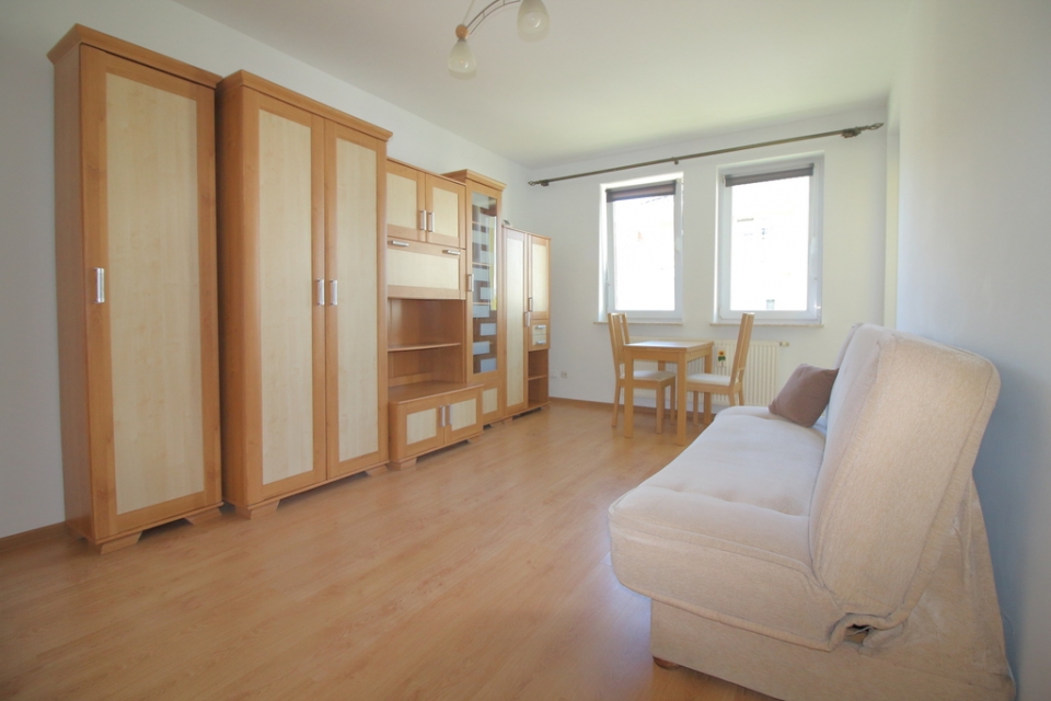 1 pokój/oddzielna kuchnia/balkon/miejsce postojowe