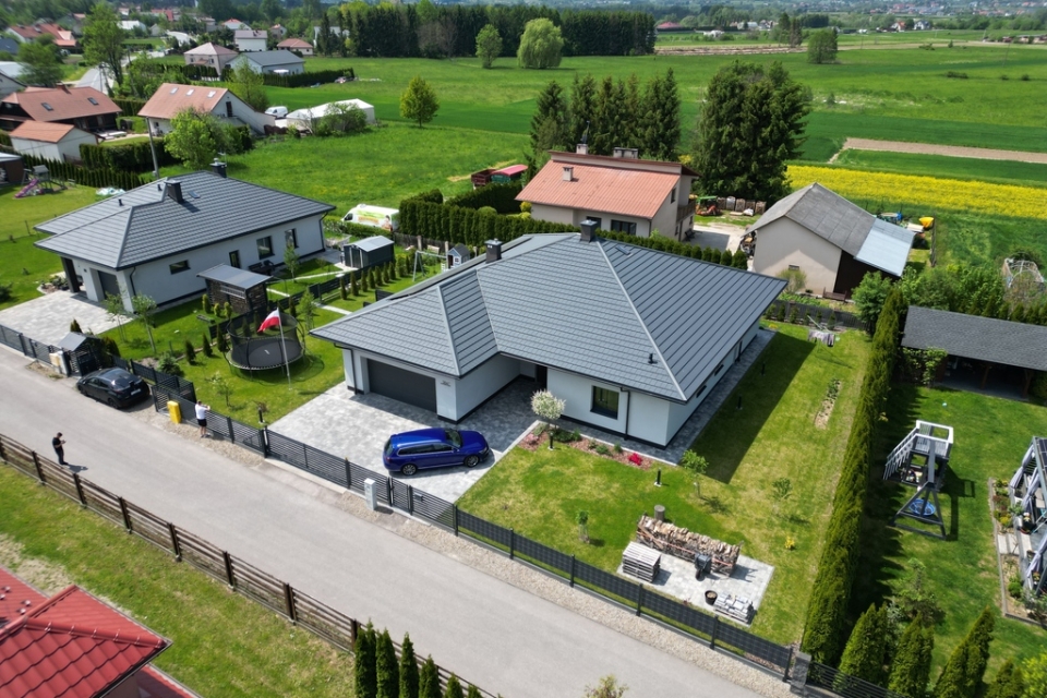 Nowoczesny Dom z 2024|10,5 ara|196m2|Budziwojska